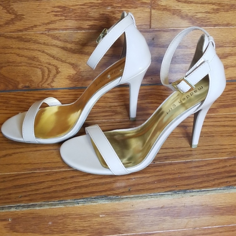 🔥🔥 SALE Steve Madden Nude Patent leather Heels